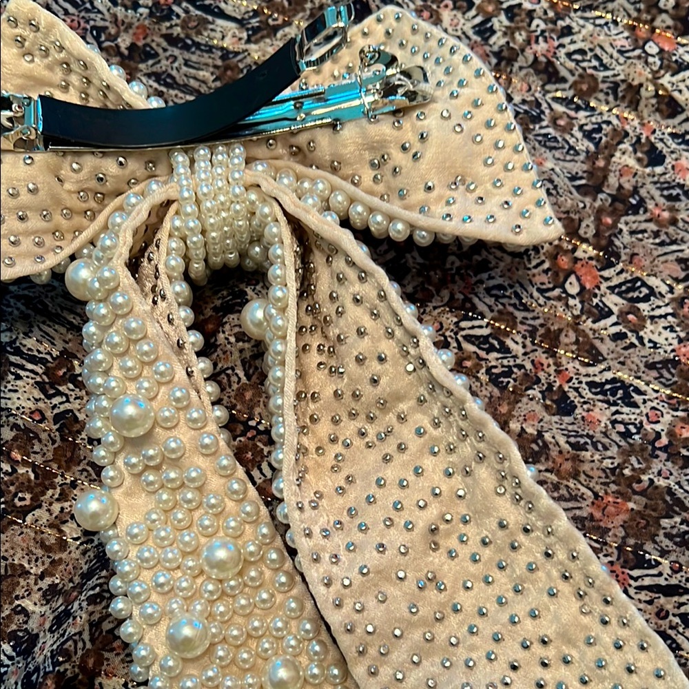 NWT Gorgeous Pearl-Embellished Hair Clip! - Picture 5 of 5